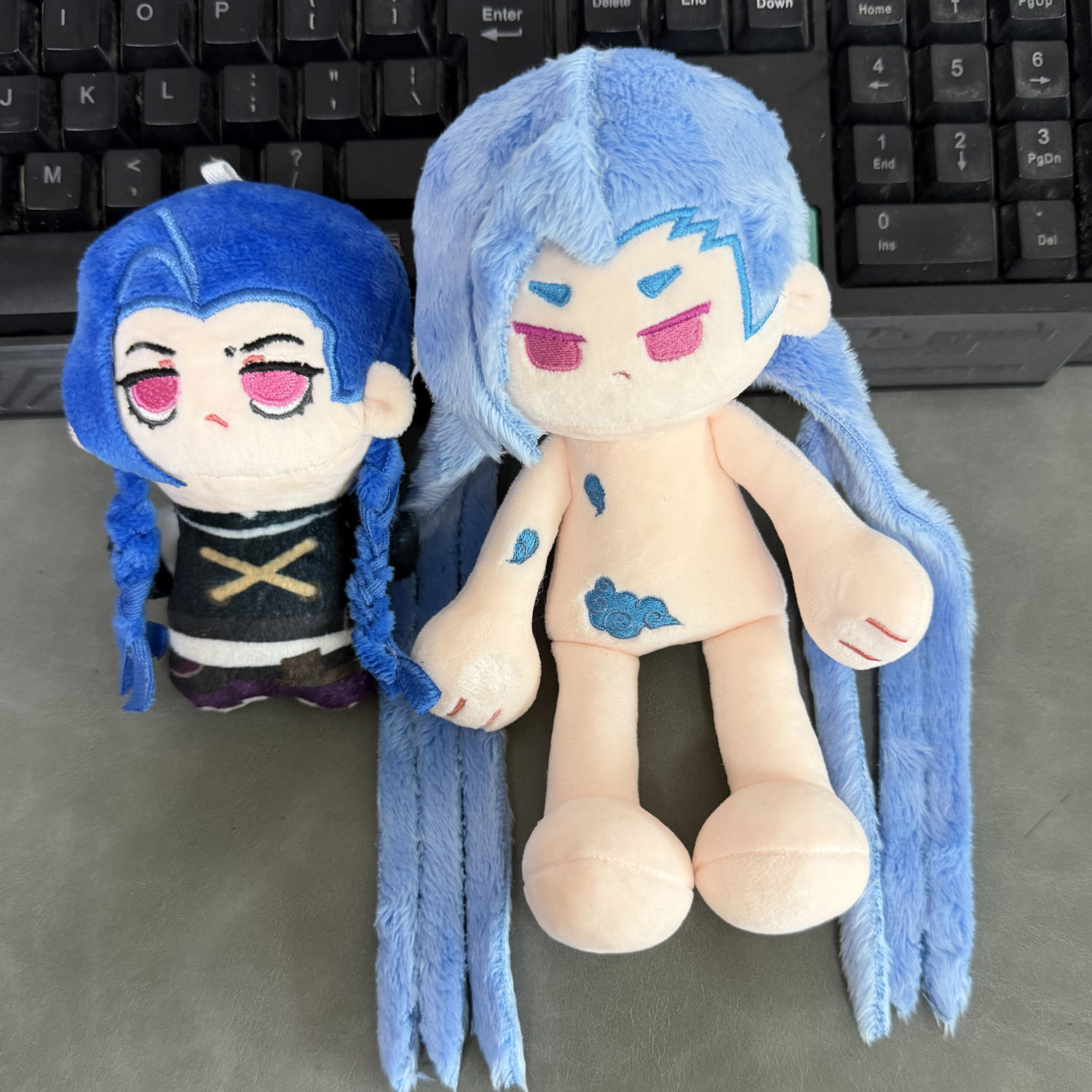 Cosplay Plushie Prop - Плюшевая игрушка-брелок Джинкс из аниме-игры, мягкая